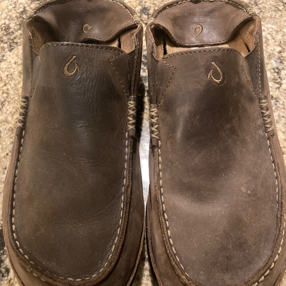 OluKai Milo’s brown leather shoe